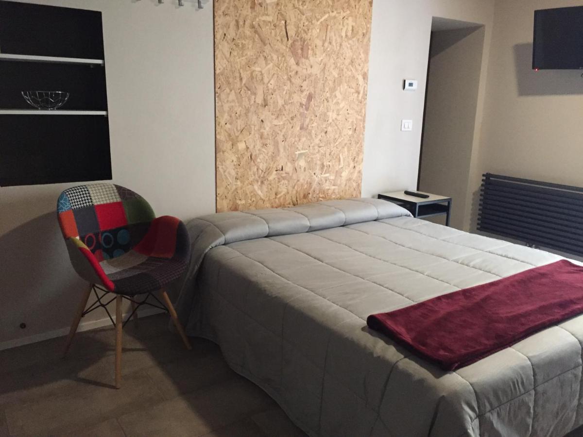 Domus Leydi Appartement Ivrea Buitenkant foto