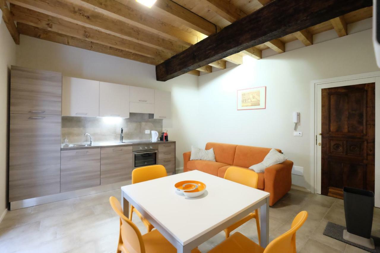 Domus Leydi Appartement Ivrea Buitenkant foto